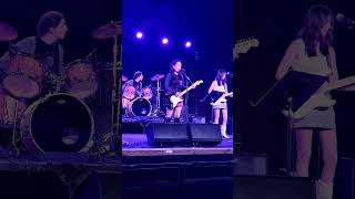 Two Sisters Perform Elvis’ “Hound Dog” Live With Their Band 💛