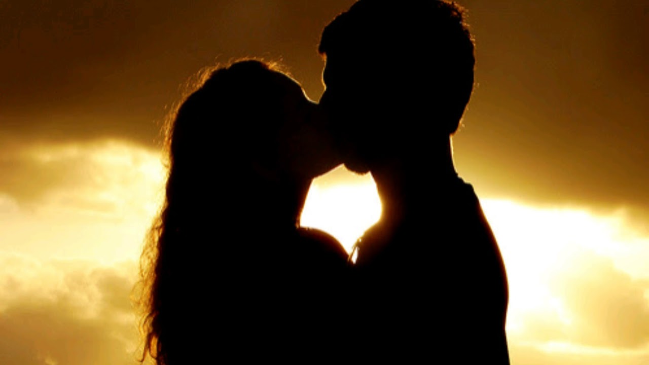 Красивое видео целующихся