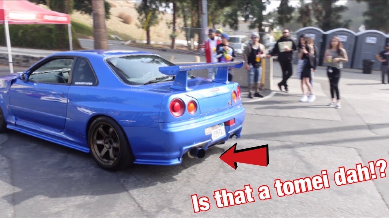 This R34 GT-R Pulled Up With A Tomei!