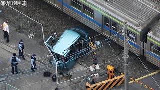 東武の急行列車と車が衝突　車の3人搬送　埼玉・春日部