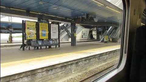 Boarding & Leaving Great Western Railway Class 800 311 at Reading