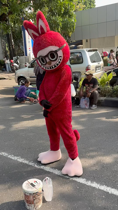 Badut labubu #labubu #badut #boneka #mainananak #mainan #anak #kids #happy #liburan #family #lucu
