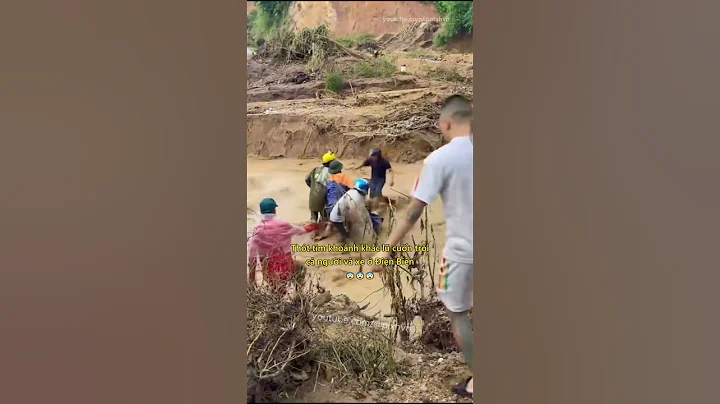 Thót tim khoảnh khắc lũ cuốn trôi cả người và xe ở Điện Biên 😨 #tintuc #tinnong #mualu #mayman
