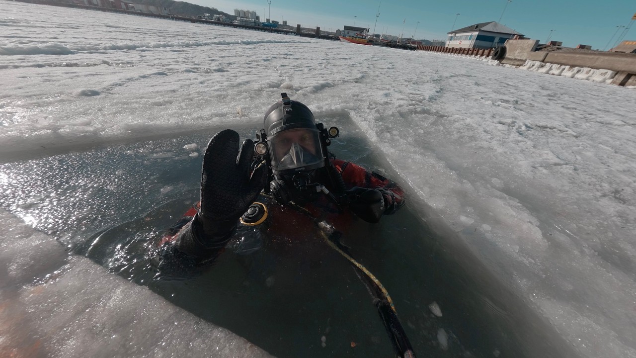 Isdykning i Trelleborgs Hamn - Räddningstjänsten Trelleborg