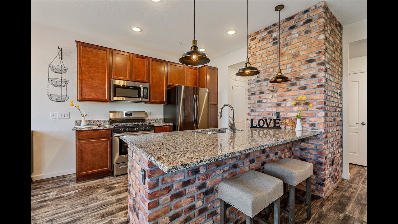 What makes 4605 Copeland Loop 