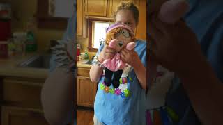 Opening my budsie!!!!