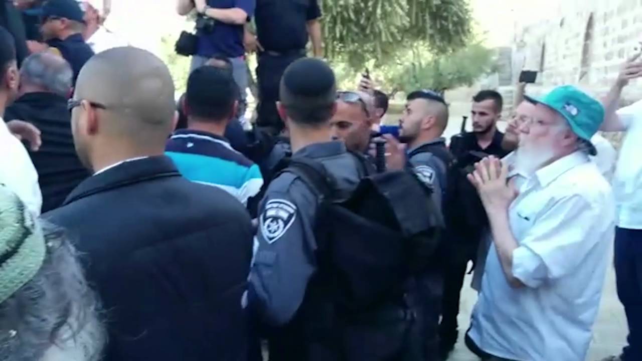 Protesters clash with police near Temple Mount times of israel right wing