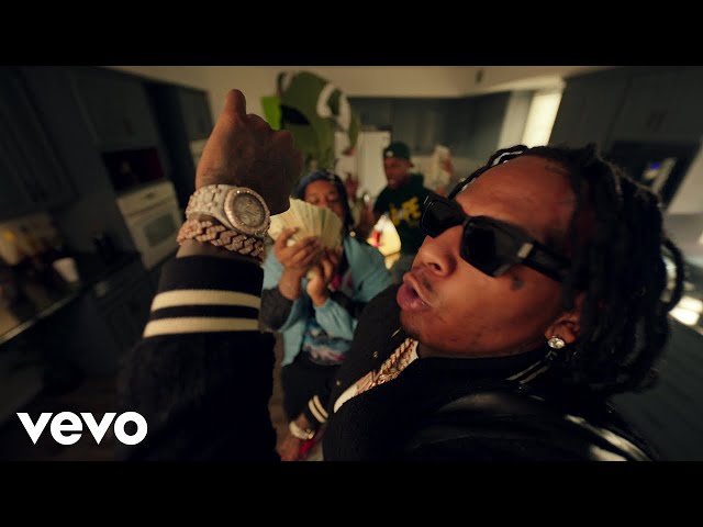 Moneybagg Yo OUTFITS IN See Wat I'm Sayin VIDEO [RAPPERS OUTFITS