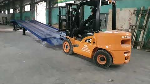 Cầu xe nâng lên container LEVELER - Cầu lên container 8 tấn và cách di chuyển cầu dẫn xe nâng