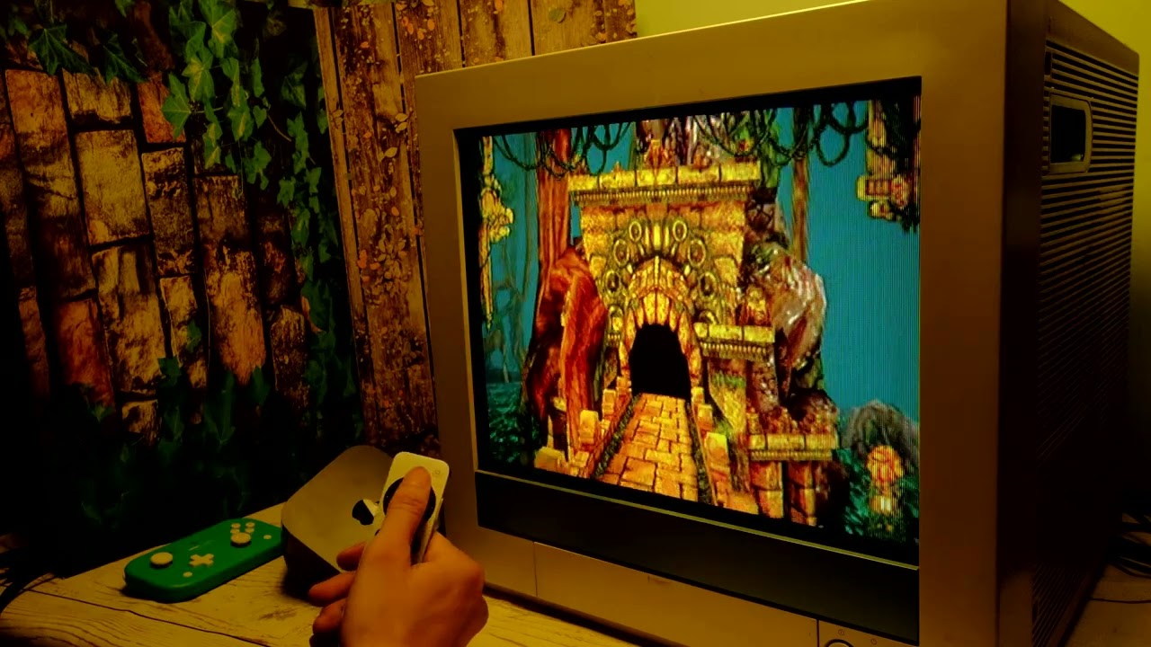 Gaming on CRT | Apple TV 240p Composite | Temple Run | Hitachi Cube CRT TV