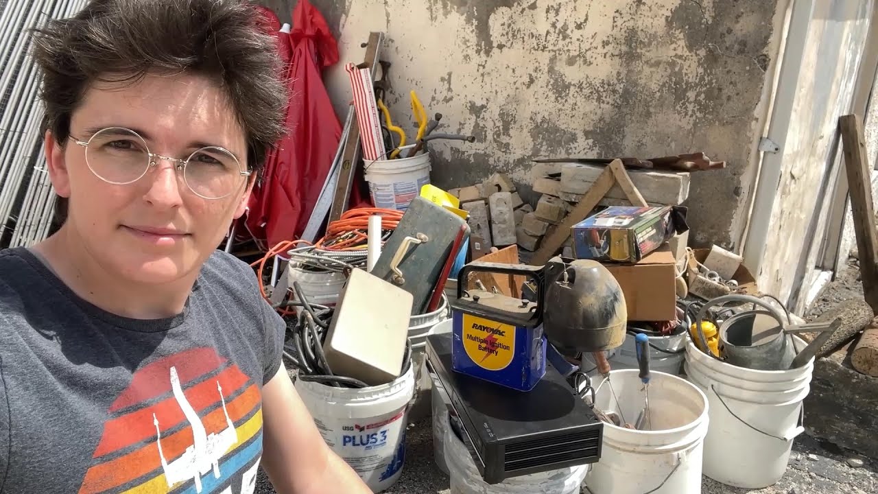 Random Bits 0338: A retiring landlord gives he his hoard of supplies!