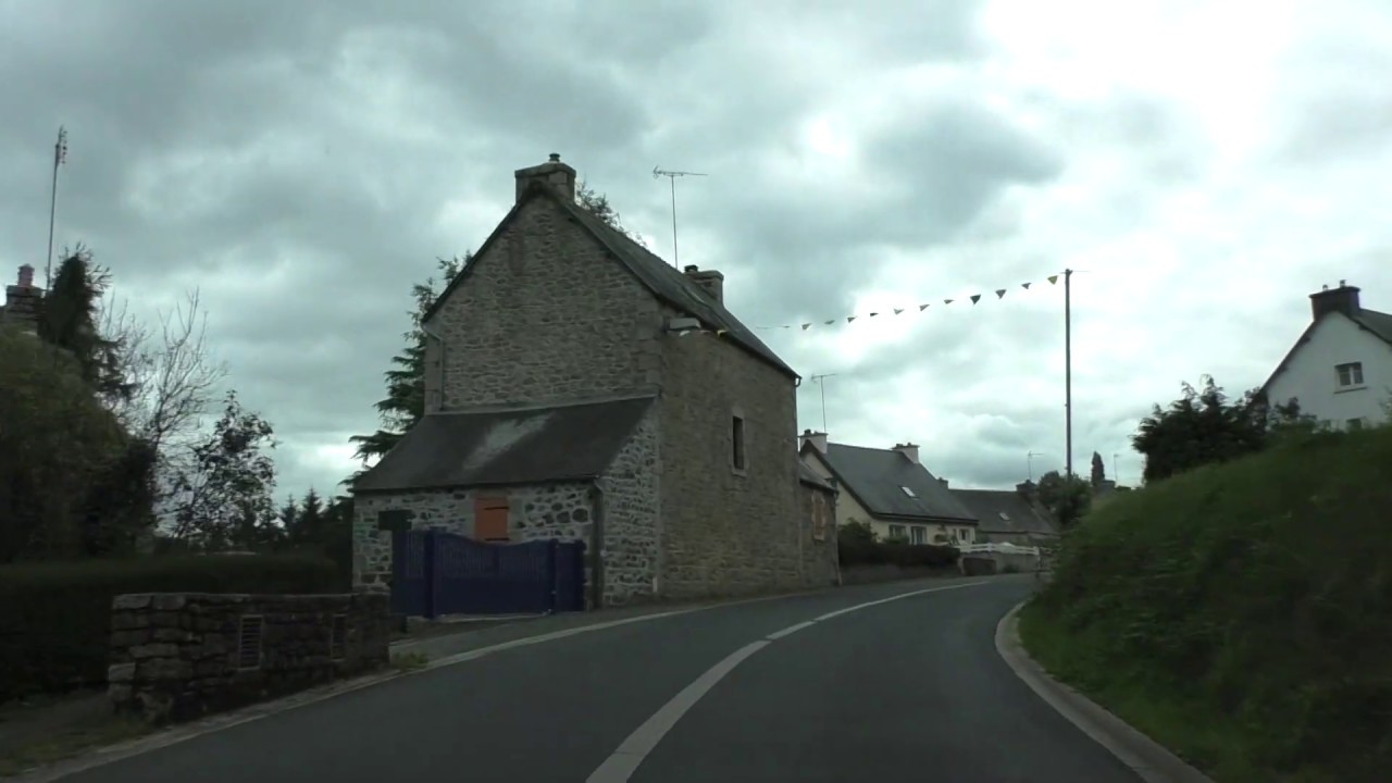 Driving On The D31 & D28 From La Croix Tasset To Saint Servais, Brittany, France 29th August 2018