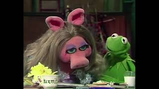 The Muppet Show Miss Piggy Meets Annie Sue For The First Time Part 1