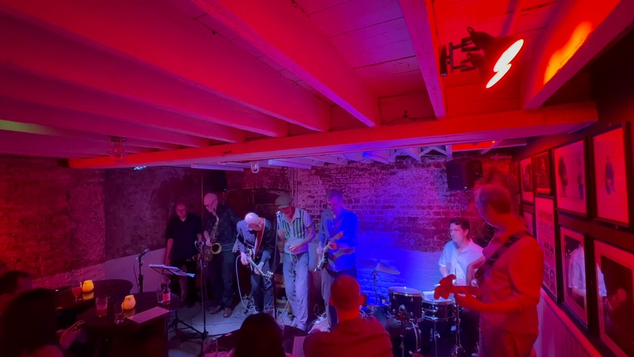 Lee Sankey Band - The Hustle Is On (Cover) - The Mall Tavern 030725