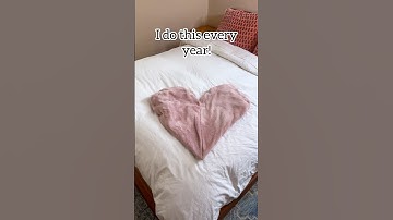 Heart shaped throw blanket fold for valentines day. #valentinesday #blanket #homedecor