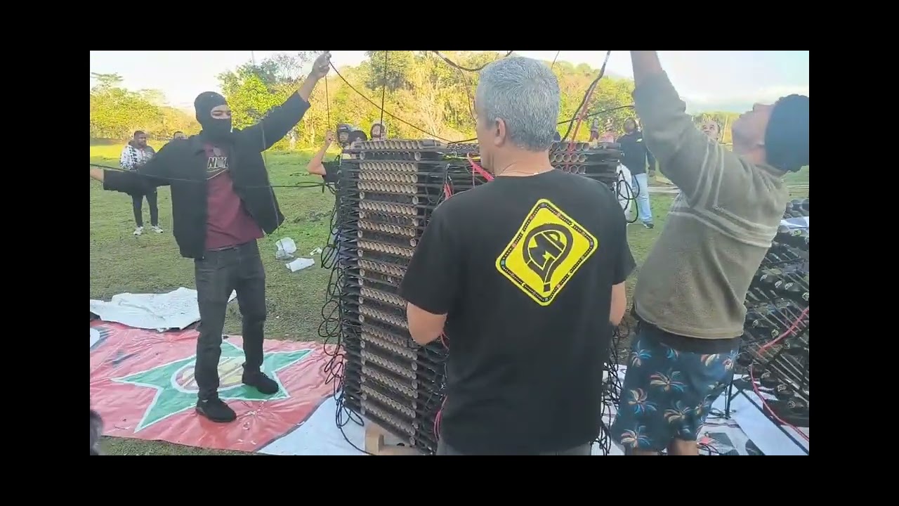 Fogueteiro de 25 metros que abril o bico 