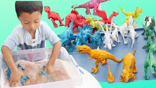 Colorful Dinosaurs need a Bath! Jeremy Cleans Dinosaurs and Dragons