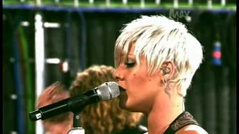P!nk - 'Please Don't Leave Me' (Live on Max)