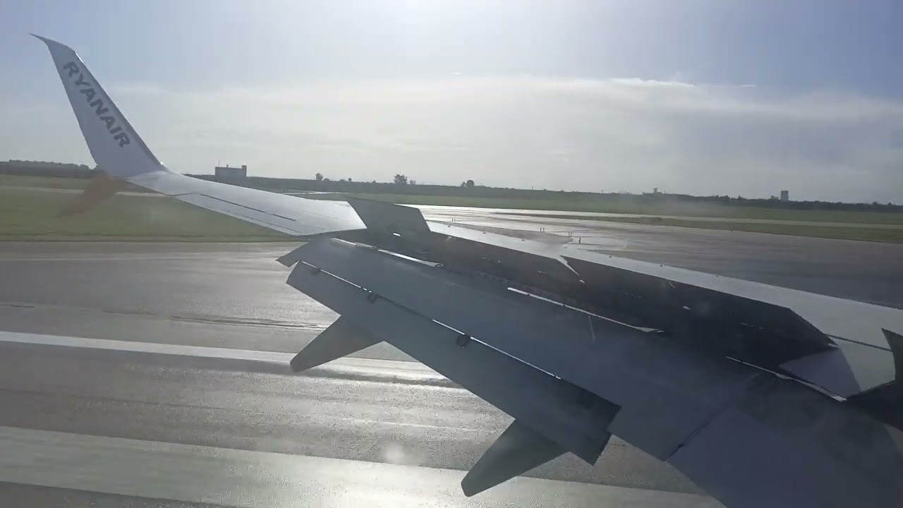 Buzz landing at Bari on a Sunny morning ☀️