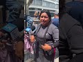 Entre necesidad y lucha, una comerciante reflejó el trabajo diario en marcha del 1 de mayo.