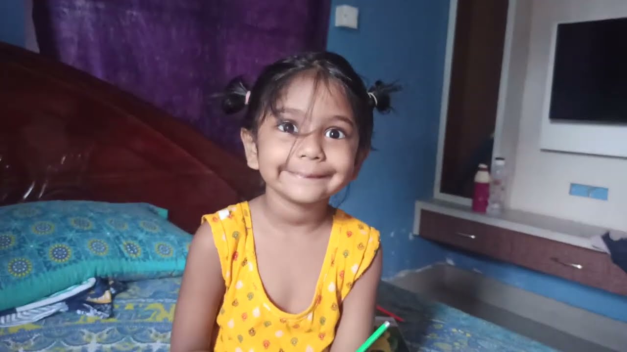 মাথার ওপর চুল গজিয়েছে গো। একি কান্ড করেছে মিষ্টি রানি। আমি তো অবাক হয়ে গেলাম #mistipriyaworld