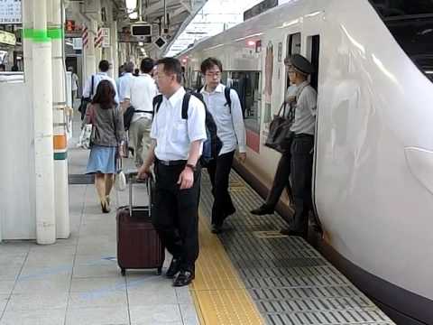 E657系車掌 東京駅9番線にて