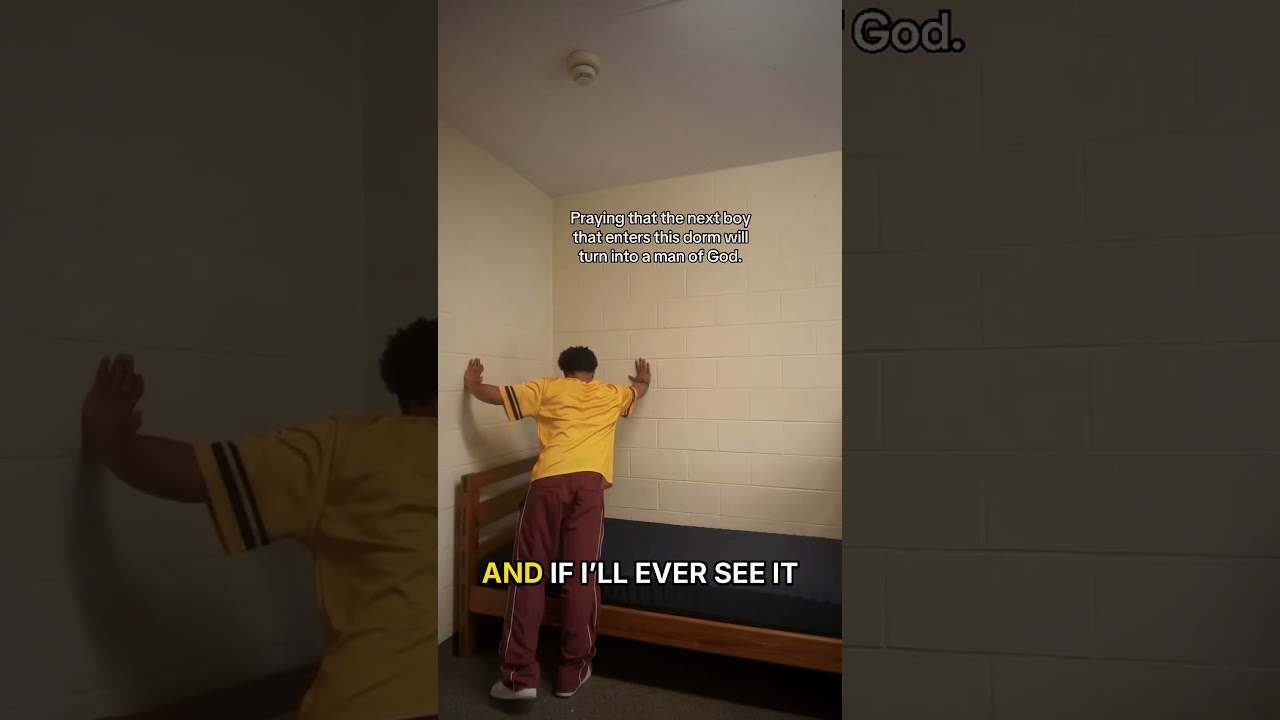 洋楽 22CD God Plays In His Front Room praying that the next boy in this dorm becomes a man of God - YouTube