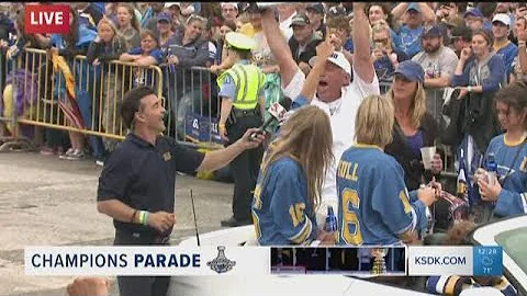 Brett Hull is living his best life