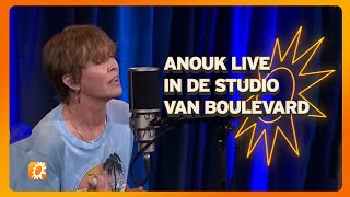 Anouk zingt 'Good God' tijdens uitzending van RTL Boulevard