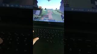 minecraft sorun. tuşa basıp çektiğim halde yürüyor ve sonra duruyor nasıl düzeltebilirim ???