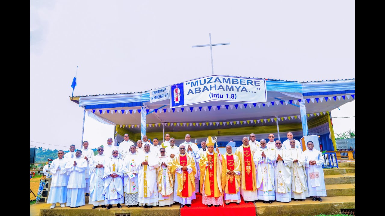 MISA YO GUHIMBAZA YUBILE Y'IMYAKA 25 PADIRI EUGENE TWIZEREYEZU AMAZE AHAWE UBUPADIRI PARUWASI BUMARA