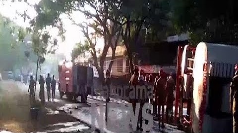 വടകരയില്‍ ടാങ്കര്‍ ലോറി മറിഞ്ഞു ; ഇന്ധനചോര്‍ച്ച പരിഹരിച്ചു  | Kozhikode Petrol tanker accident