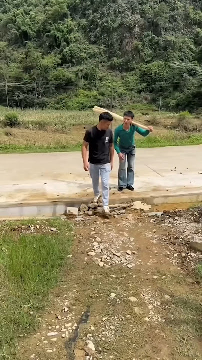Use a stick to keep your shoes from getting dirty with mud #shortsvideo