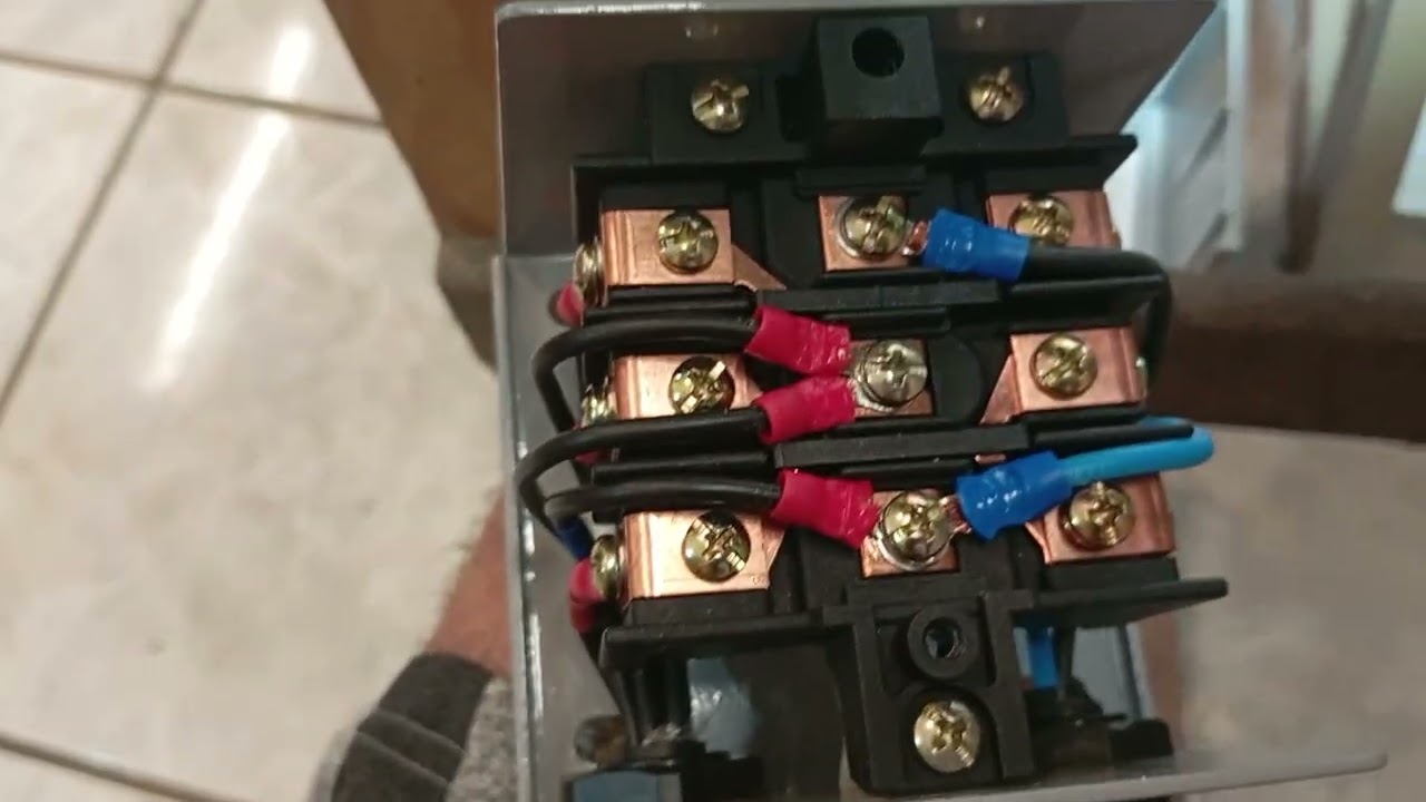 Ligação chave reversora monofásica 220v T6 = T8?