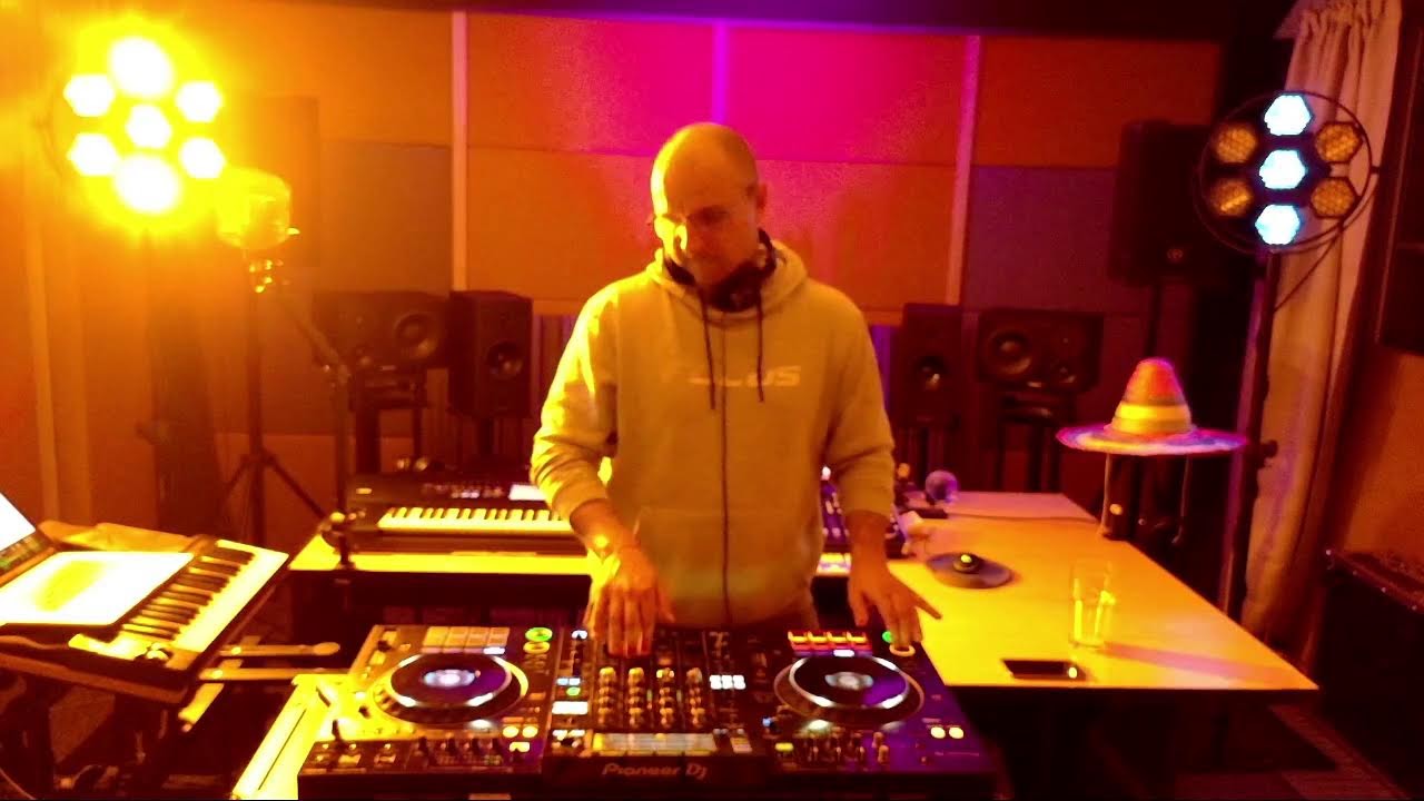 HOUSE ADVENTURE SET WITH DJ JACOBE