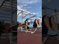 Тренировка на уличном тренажере