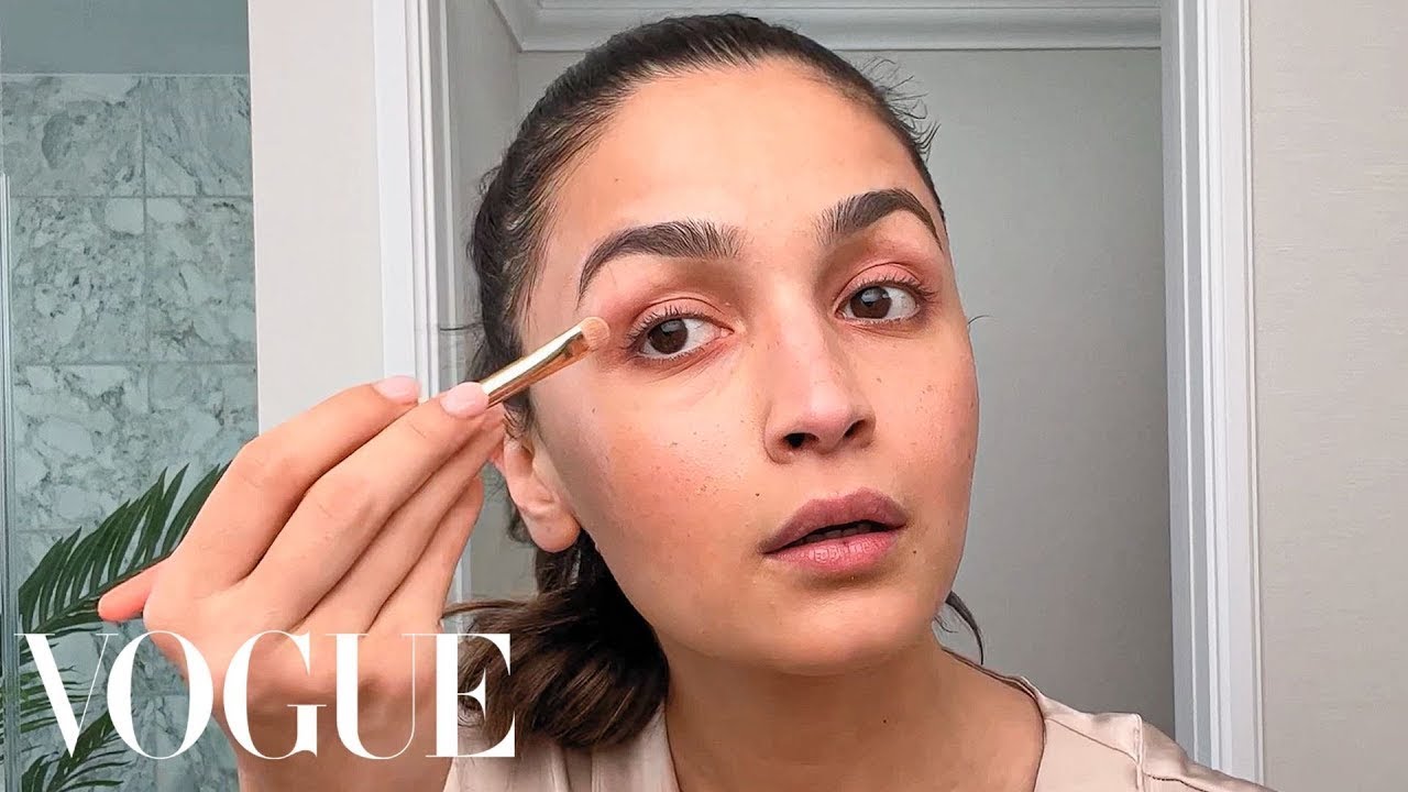 Alia Bhatt Xx - Alia Bhatt's Guide to Ice Water Facials & Foundation-Free Makeup | Beauty  Secrets | Vogue - YouTube
