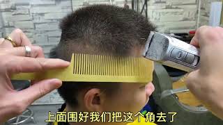 The 35-Year-Old Man Cut His Hair Short, Explained The Basic Technique By The Teacher