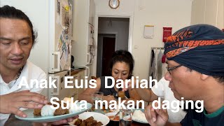 Anak Euis Darliah, buat kagum Saya ketika kita makan bersama