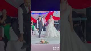 رقص عرسان يخبل على اغنيه هنديه دلبر دلبر  العريس ضابطها اكثر من العروس 