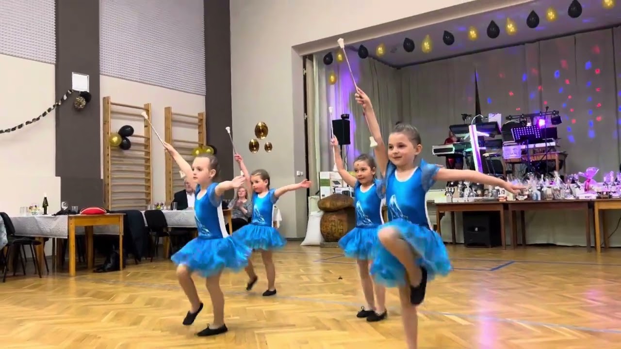 Lea Stiglerová - mažoretky - ples Ostrov u Macochy 2023