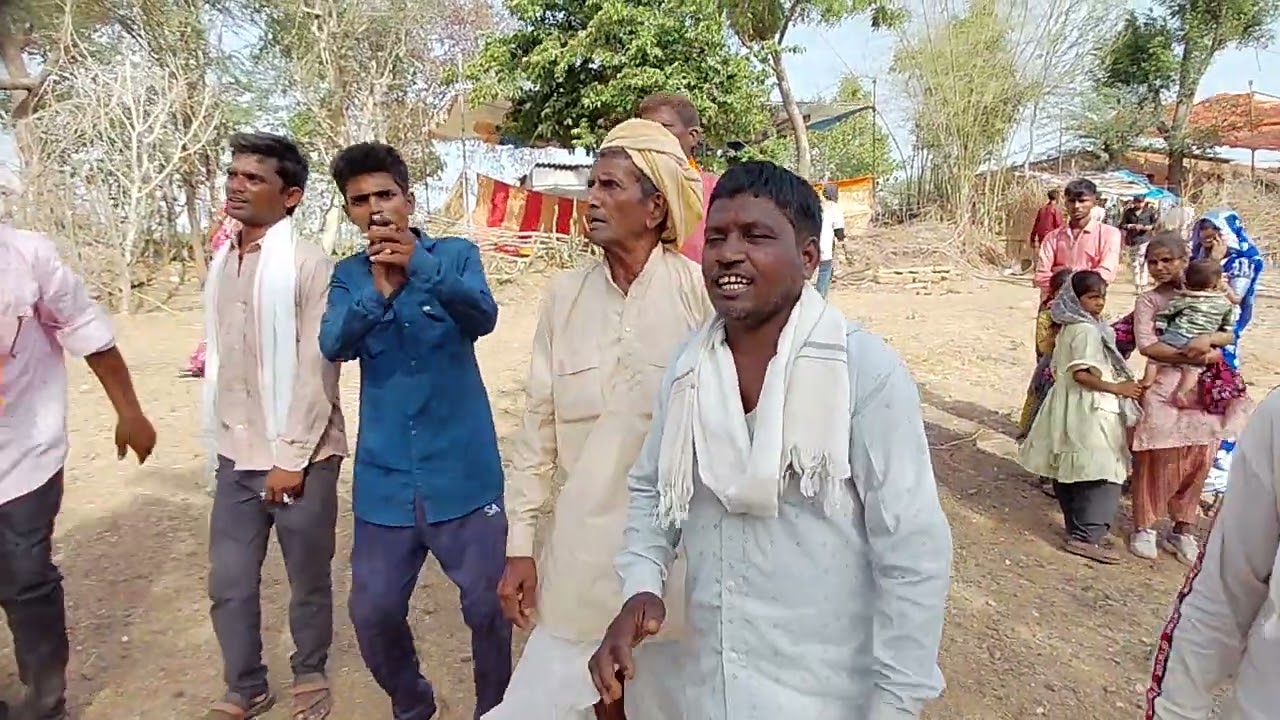 वागडी लोक गीत गाते हुए डुगरिया परमार हे