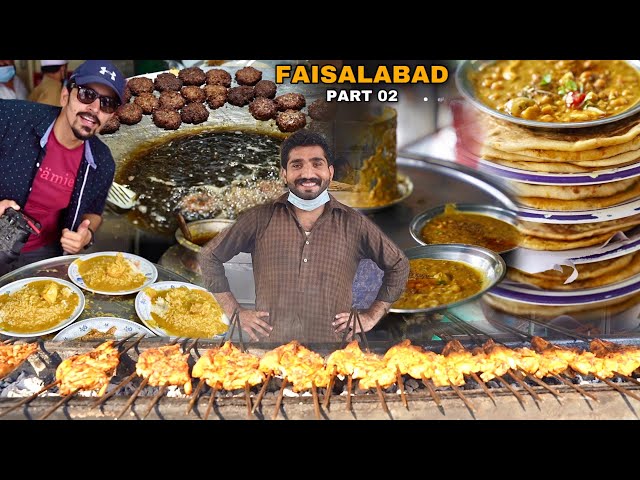 PAKISTANI STREET FOOD TOUR IN FAISALABAD - Kebab Stall Ghanta Ghar, Munna Daal Chawal u0026 Fry Naan. class=