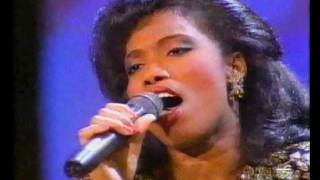 Video thumbnail of "Vielka Plummer: "Dos amigas" (Panamá, Festival de la OTI 1990)"