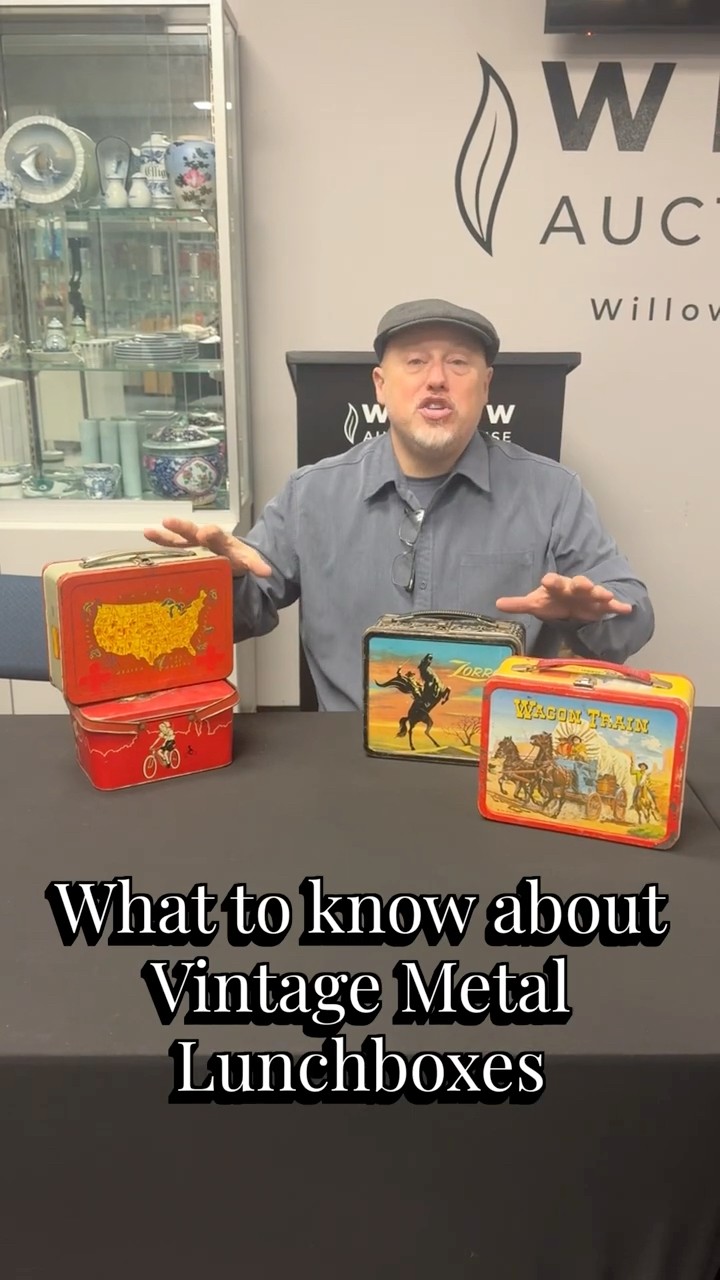 Collecting Metal Lunchboxes and Nostalgia - YouTube