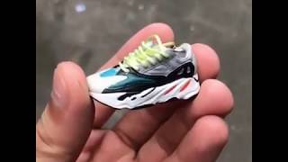 LASTHYPECUSTOM - YEEZY BOOST 700 WAVE RUNNER KEYCHAIN