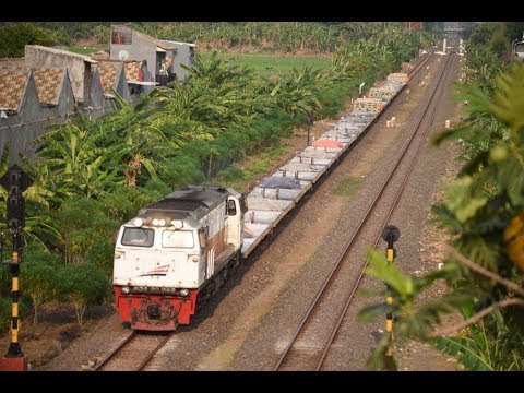 Geoffs Rail View Indonesia : Surabaya freight and passenger trains ...