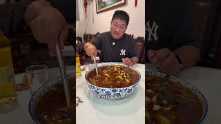 重庆哈儿毛血旺，最贵3000元一份，老爷子称20年没涨价 #哈儿毛血旺 #重庆美食