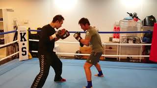 ボクシング元世界チャンピオン李冽理さんにミットを持ってもらった時の動画