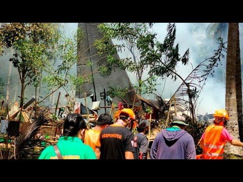 Vidéo: Un Avion Militaire S'écrase